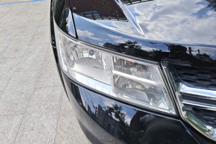 Used Dodge Journey 2013 2.4L Two-Wheel Drive Luxury Version Right Front Headlight