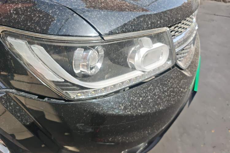 Used Dodge Journey 2013 2.4L Two-Wheel Drive Luxury Version Right Front Headlight