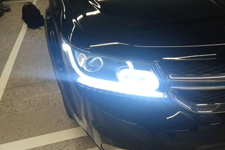Used Dodge Journey 2013 2.4L Two-Wheel Drive Luxury Version Right Front Headlight