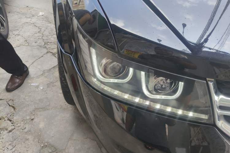 Used Dodge Journey 2013 2.4L Two-Wheel-Drive Smart Edition Right Front Headlight