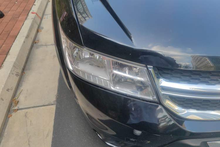 Used Dodge Journey 2013 2.4L Two-Wheel Drive Luxury Version Right Front Headlight