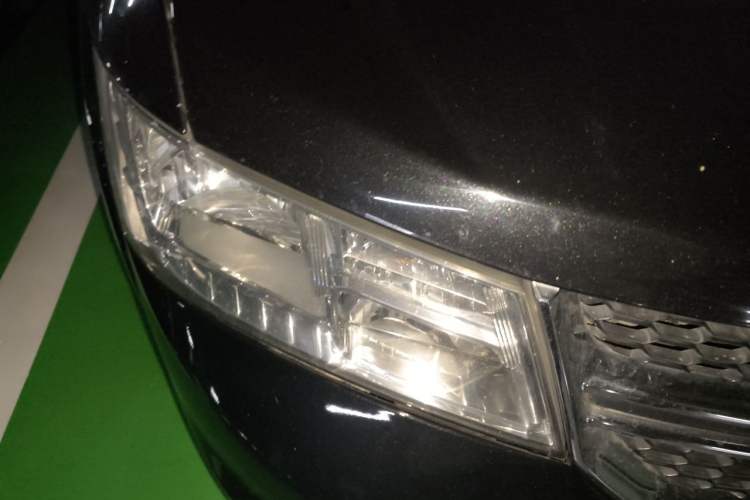 Used Dodge Journey 2013 2.4L Two-Wheel Drive Luxury Version Right Front Headlight