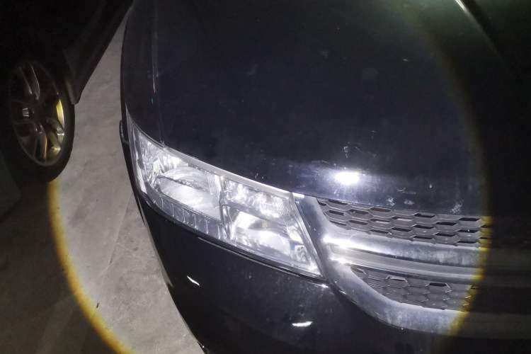 Used Dodge Journey 2013 2.4L Two-Wheel Drive Luxury Version Right Front Headlight