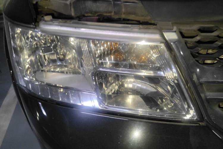 Used Dodge Journey 2013 2.4L Two-Wheel Drive Luxury Version Right Front Headlight