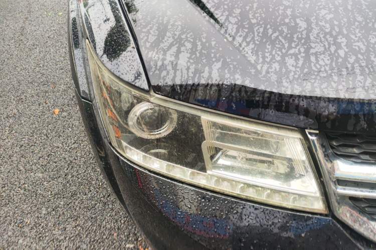 Used Dodge Journey 2013 2.4L Two-Wheel Drive Luxury Version Right Front Headlight