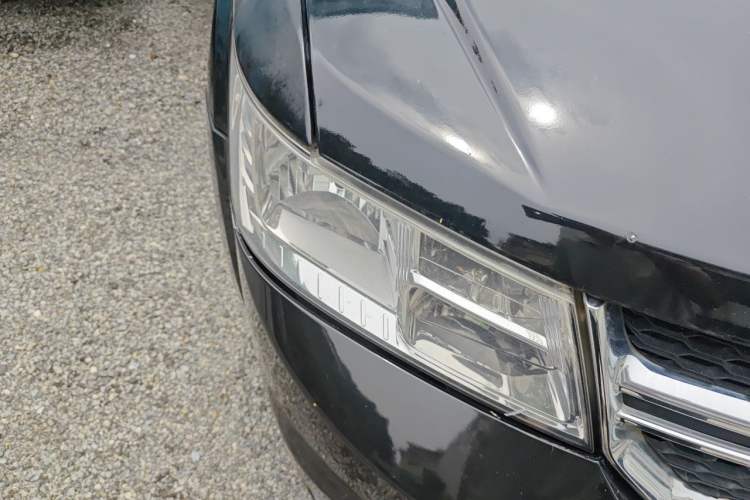 Used Dodge Journey 2013 2.4L Two-Wheel Drive Luxury Version Right Front Headlight