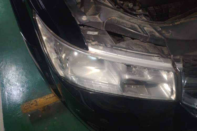 Used Dodge Journey 2013 2.4L Two-Wheel Drive Luxury Version Right Front Headlight