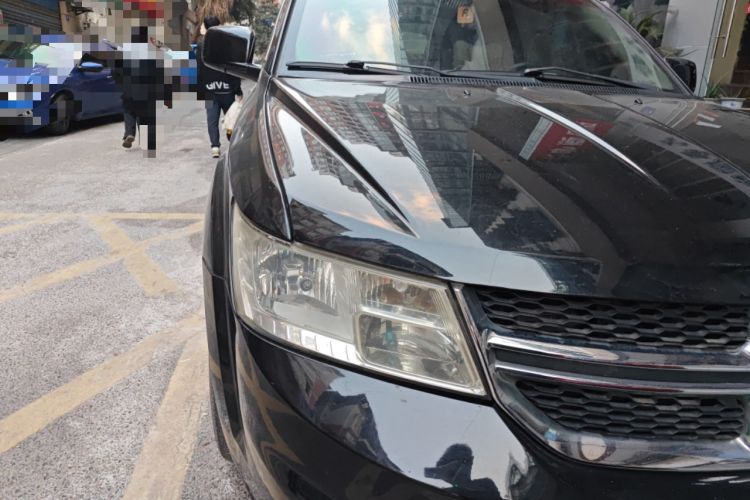 Used Dodge Journey 2013 2.4L Two-Wheel Drive Luxury Version Right Front Headlight