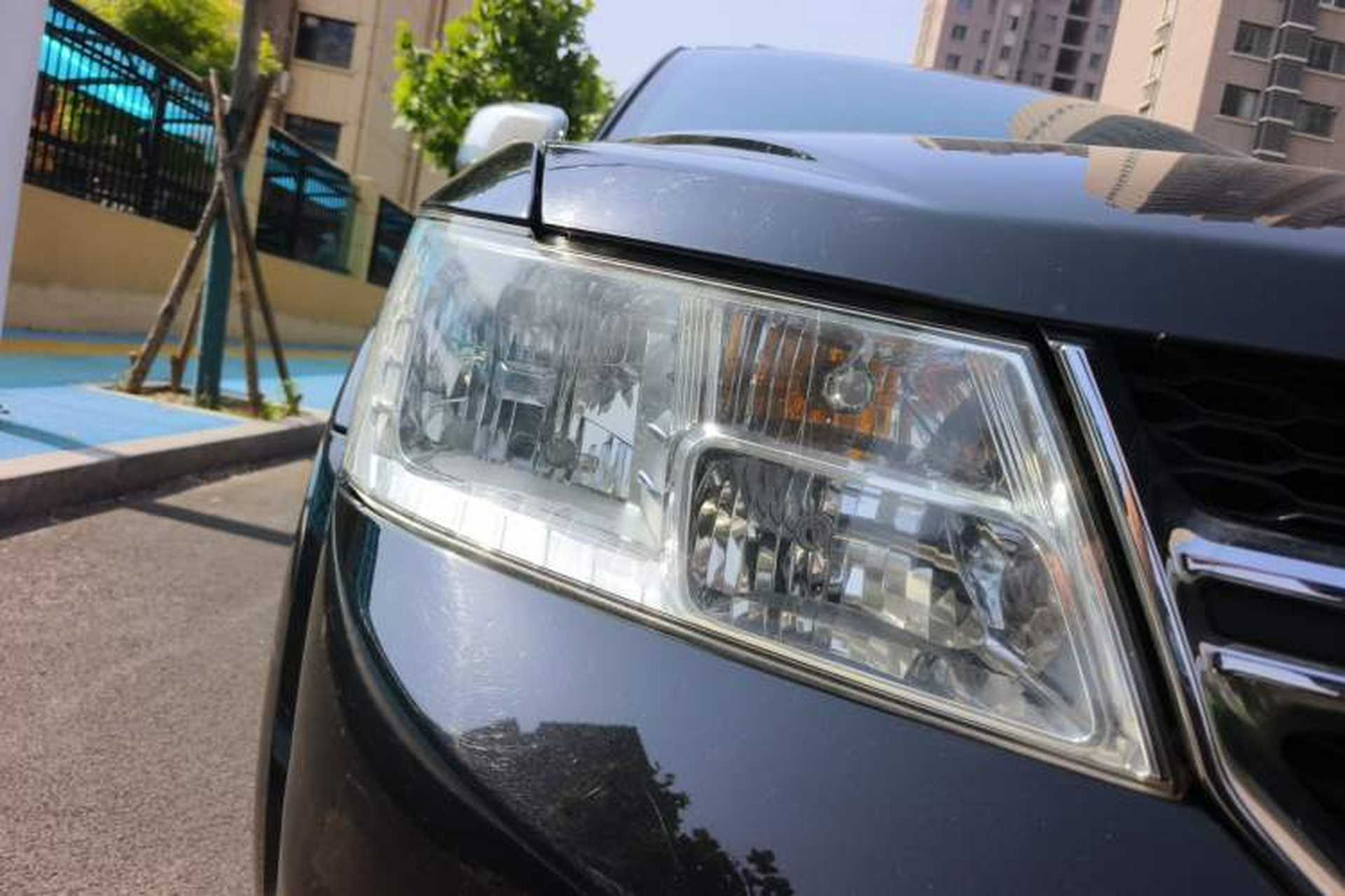 Used Dodge Journey 2013 2.4L Two-Wheel Drive Luxury Version Right Front Headlight