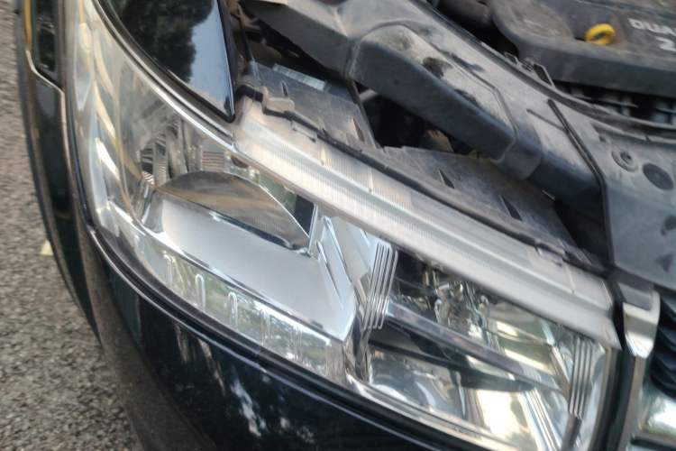 Used Dodge Journey 2013 2.4L Two-Wheel Drive Luxury Version Right Front Headlight