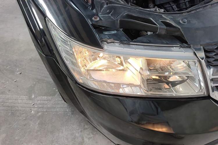 Used Dodge Journey 2013 2.4L Two-Wheel-Drive Smart Edition Right Front Headlight