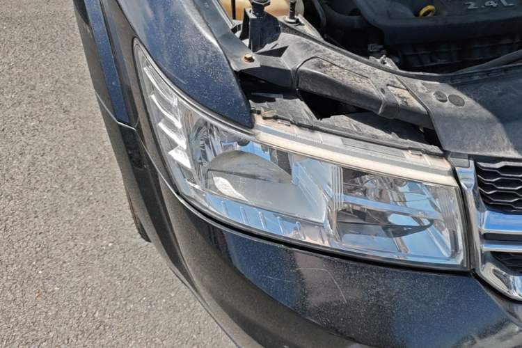 Used Dodge Journey 2013 2.4L Two-Wheel Drive Luxury Version Right Front Headlight