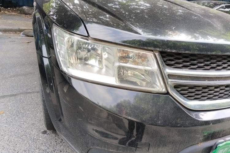 Used Dodge Journey 2013 2.4L Two-Wheel Drive Luxury Version Right Front Headlight