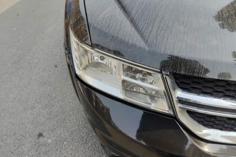 Used Dodge Journey 2013 2.4L Two-Wheel-Drive Smart Edition Right Front Headlight