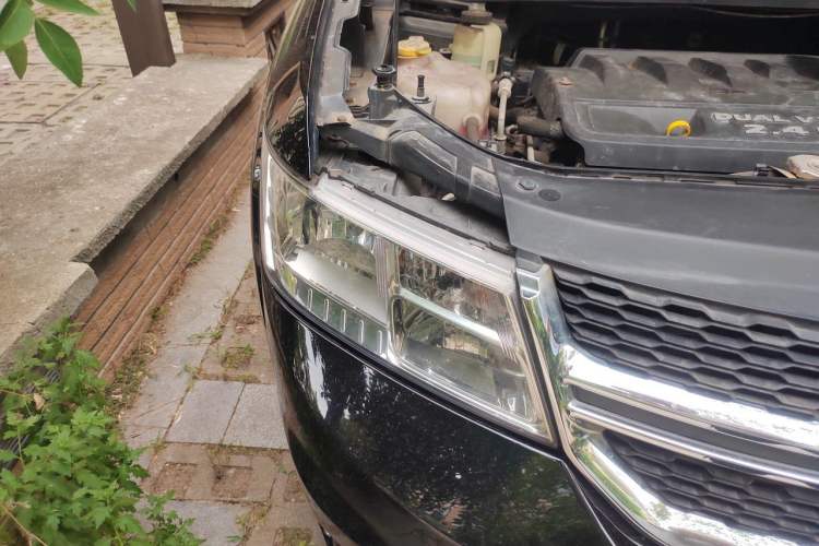 Used Dodge Journey 2013 2.4L Two-Wheel Drive Luxury Version Right Front Headlight