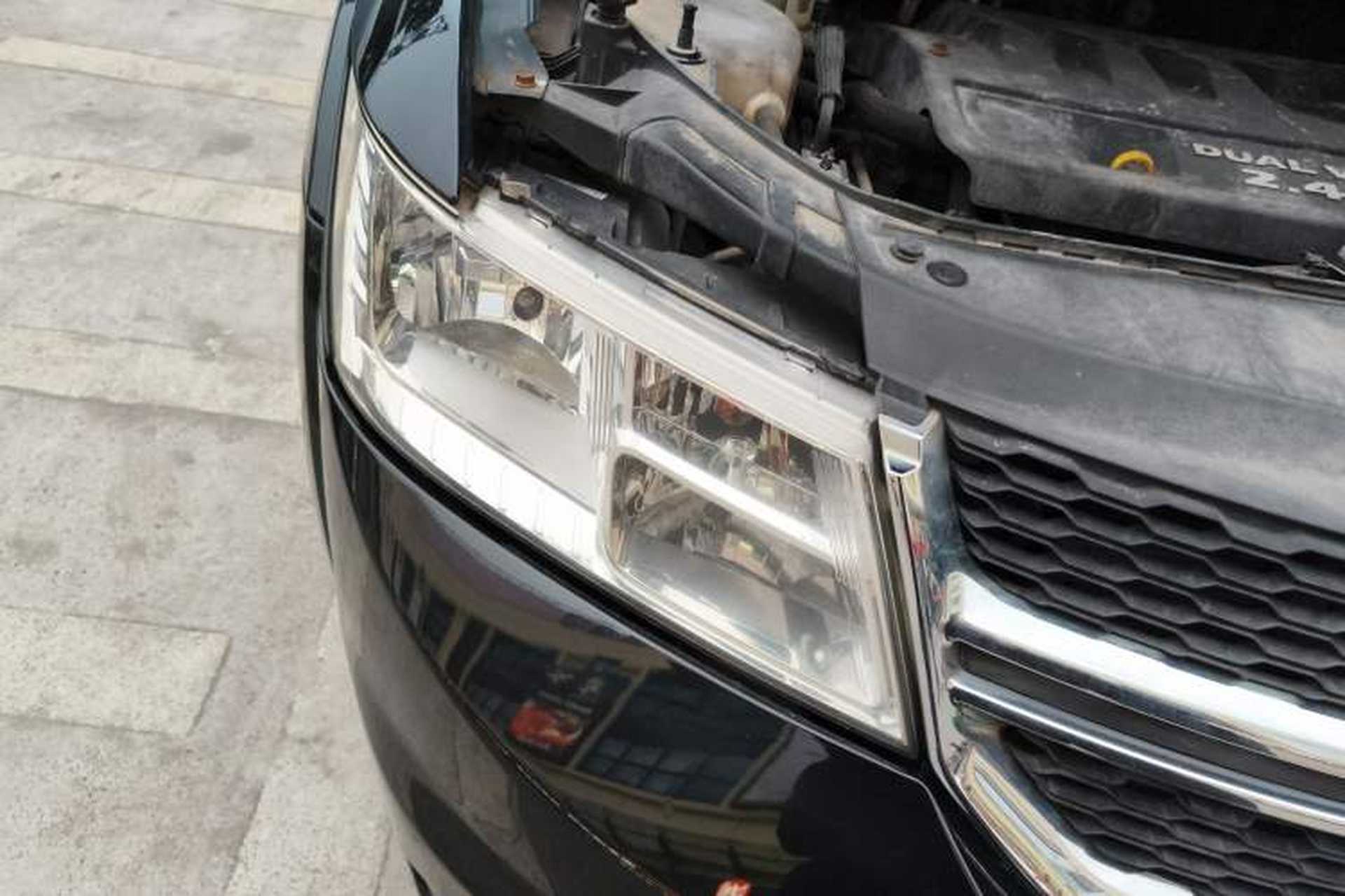 Used Dodge Journey 2013 2.4L Two-Wheel Drive Luxury Version Right Front Headlight