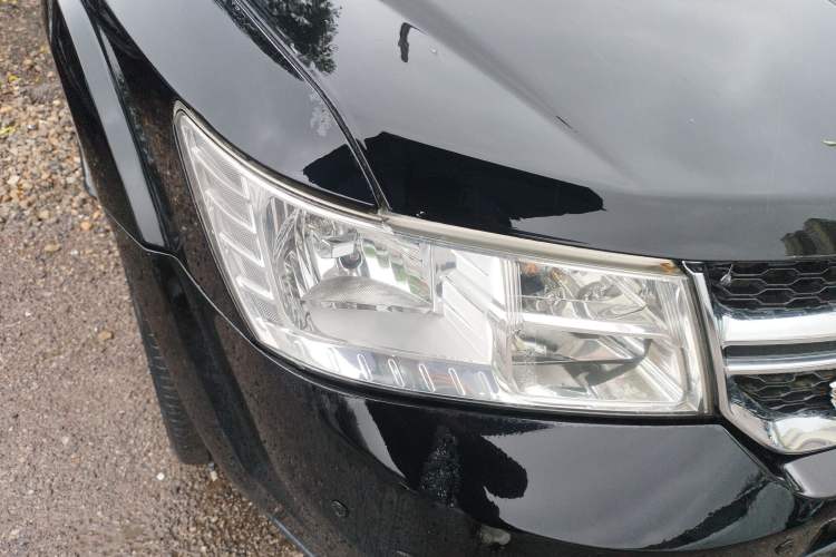 Used Dodge Journey 2013 2.4L Two-Wheel Drive Luxury Version Right Front Headlight