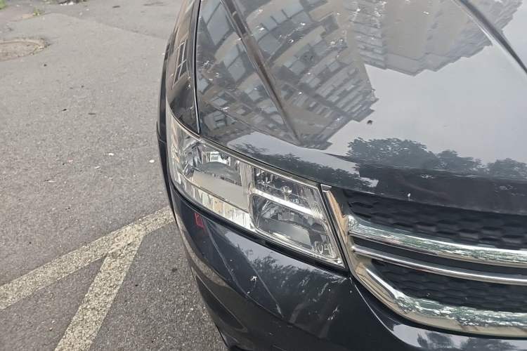 Used Dodge Journey 2013 2.4L Two-Wheel Drive Luxury Version Right Front Headlight