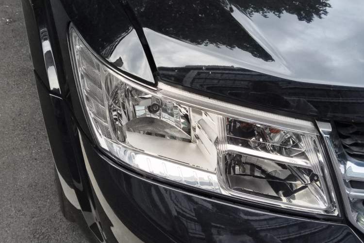 Used Dodge Journey 2013 2.4L Two-Wheel Drive Luxury Version Right Front Headlight