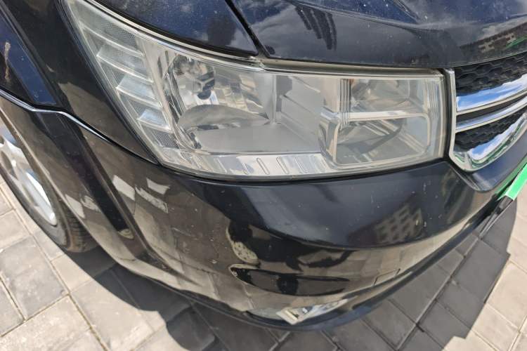 Used Dodge Journey 2013 2.4L Two-Wheel Drive Luxury Version Right Front Headlight