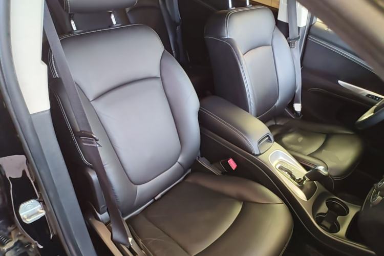 Used Dodge Journey 2013 2.4L Two-Wheel Drive Luxury Version Right Front Seat