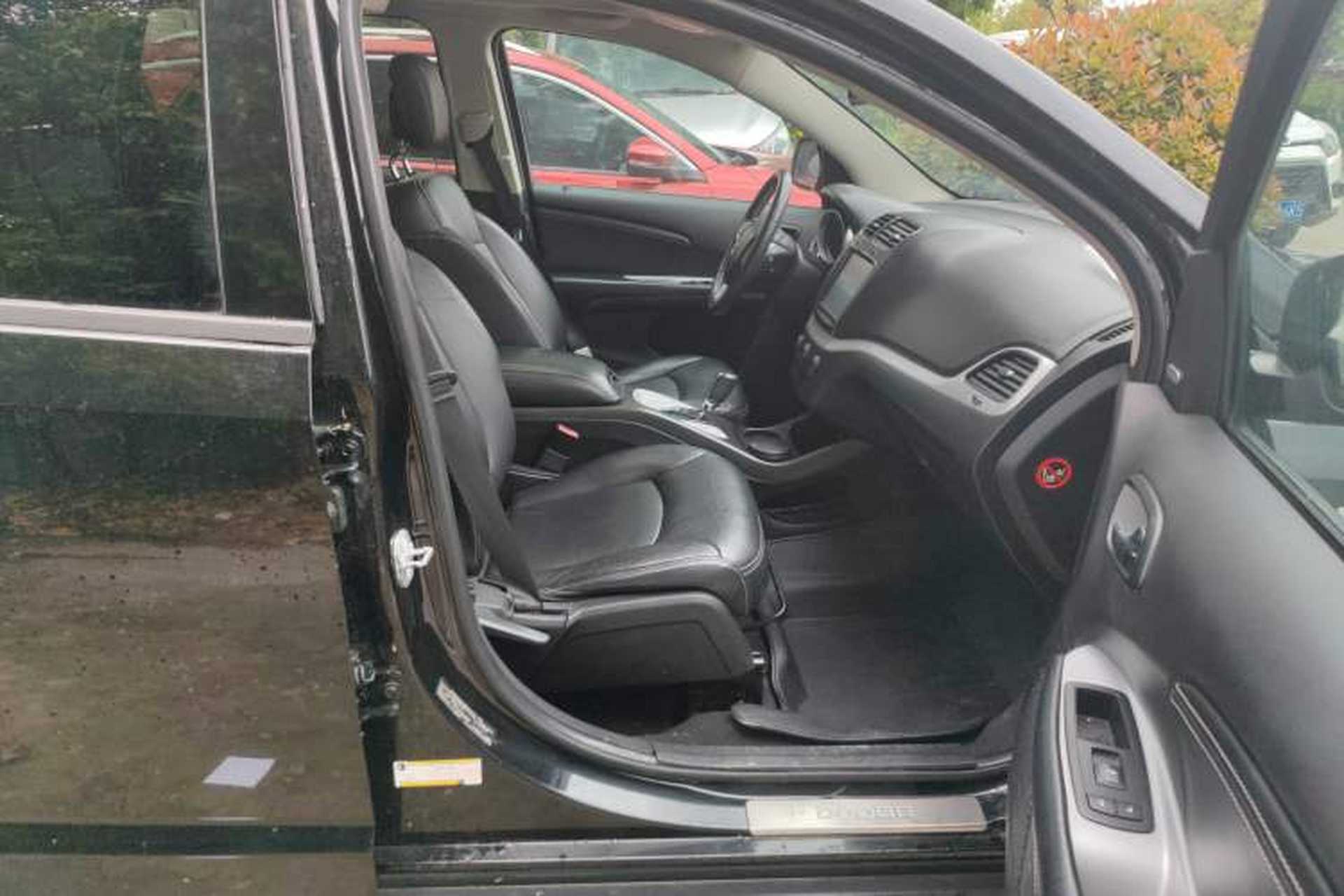 Used Dodge Journey 2013 2.4L Two-Wheel Drive Luxury Version Right Front Seat