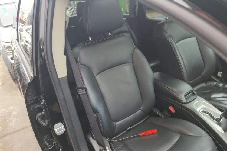 Used Dodge Journey 2013 2.4L Two-Wheel Drive Luxury Version Right Front Seat