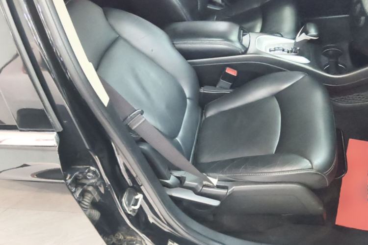 Used Dodge Journey 2013 2.4L Two-Wheel Drive Luxury Version Right Front Seat