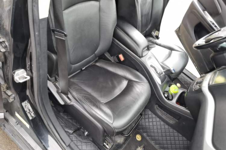 Used Dodge Journey 2013 2.4L Two-Wheel Drive Luxury Version Right Front Seat