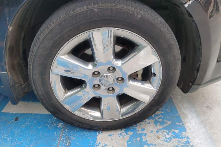 Used Dodge Journey 2013 2.4L Two-Wheel Drive Luxury Version Right Front Wheel Hub