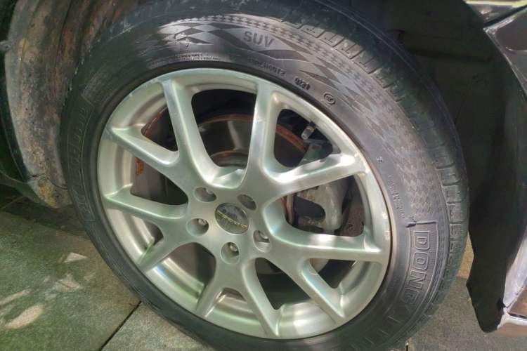 Used Dodge Journey 2013 2.4L Two-Wheel Drive Luxury Version Right Front Wheel Hub
