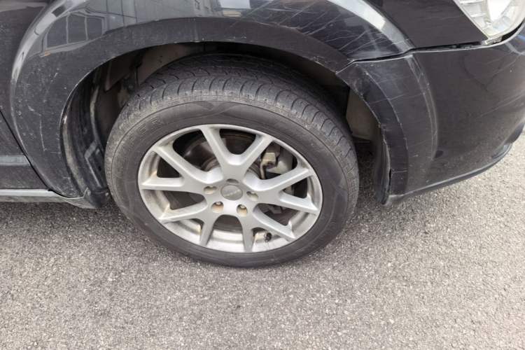 Used Dodge Journey 2013 2.4L Two-Wheel Drive Luxury Version Right Front Wheel Hub