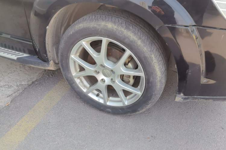 Used Dodge Journey 2013 2.4L Two-Wheel Drive Luxury Version Right Front Wheel Hub