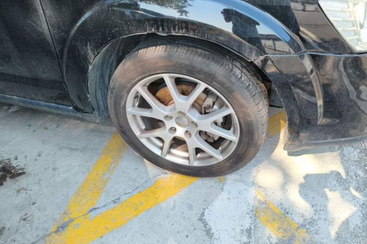 Used Dodge Journey 2013 2.4L Two-Wheel Drive Luxury Version Right Front Wheel Hub