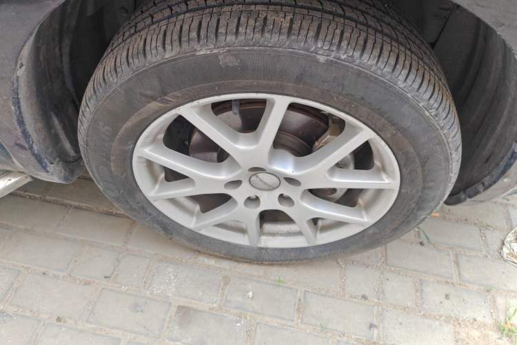 Used Dodge Journey 2013 2.4L Two-Wheel Drive Luxury Version Right Front Wheel Hub