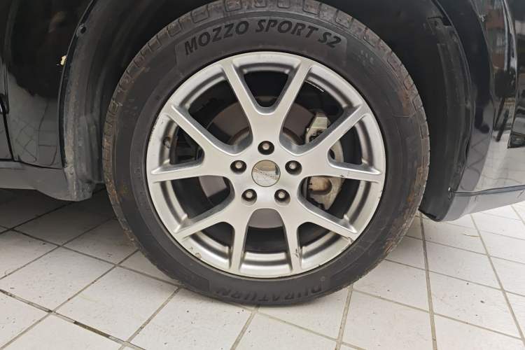 Used Dodge Journey 2013 3.6L Four-Wheel Drive Flagship Edition Right Front Wheel Hub
