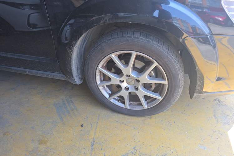 Used Dodge Journey 2013 2.4L Two-Wheel Drive Luxury Version Right Front Wheel Hub