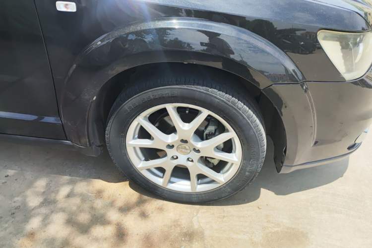 Used Dodge Journey 2013 2.4L Two-Wheel Drive Luxury Version Right Front Wheel Hub