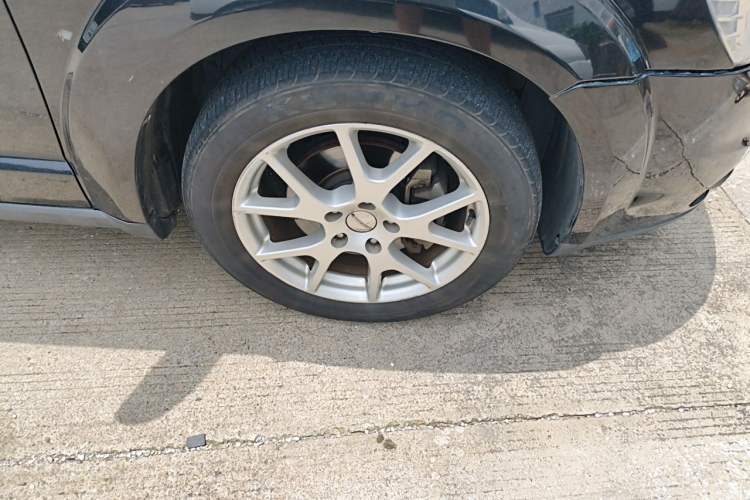 Used Dodge Journey 2013 2.4L Two-Wheel Drive Luxury Version Right Front Wheel Hub