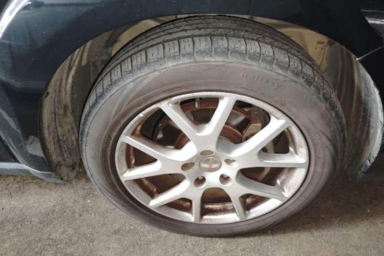 Used Dodge Journey 2013 2.4L Two-Wheel Drive Luxury Version Right Front Wheel Hub