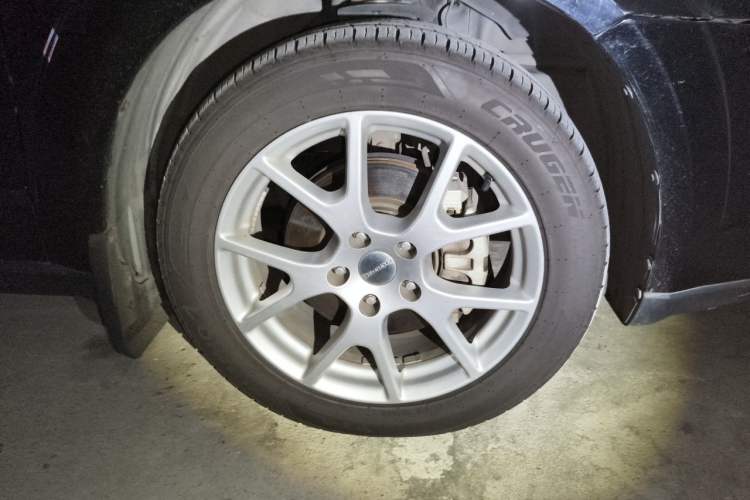 Used Dodge Journey 2013 2.4L Two-Wheel Drive Luxury Version Right Front Wheel Hub