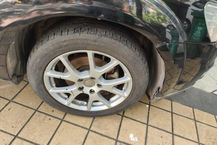 Used Dodge Journey 2013 2.4L Two-Wheel Drive Luxury Version Right Front Wheel Hub