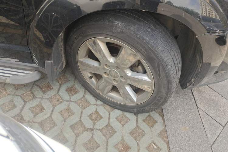 Used Dodge Journey 2013 2.4L Two-Wheel Drive Luxury Version Right Front Wheel Hub