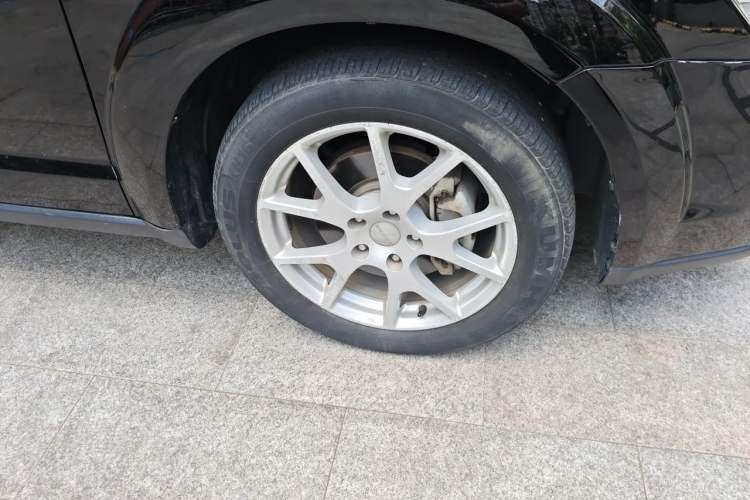 Used Dodge Journey 2013 2.4L Two-Wheel Drive Luxury Version Right Front Wheel Hub