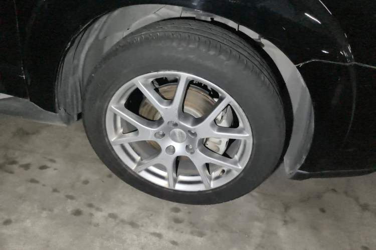 Used Dodge Journey 2013 3.6L Four-Wheel Drive Flagship Edition Right Front Wheel Hub