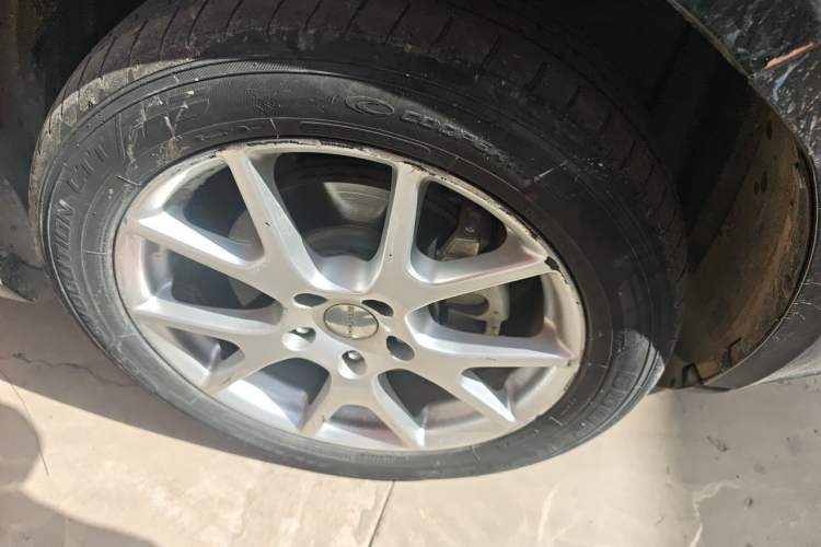 Used Dodge Journey 2013 2.4L Two-Wheel Drive Luxury Version Right Front Wheel Hub