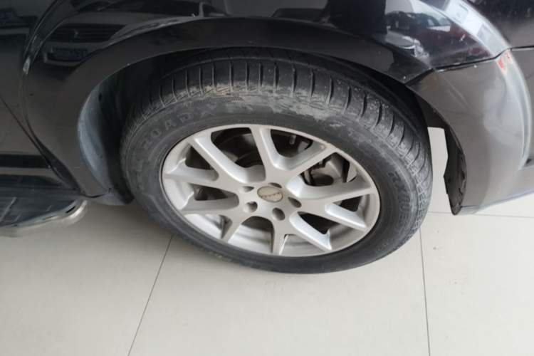 Used Dodge Journey 2013 2.4L Two-Wheel Drive Luxury Version Right Front Wheel Hub