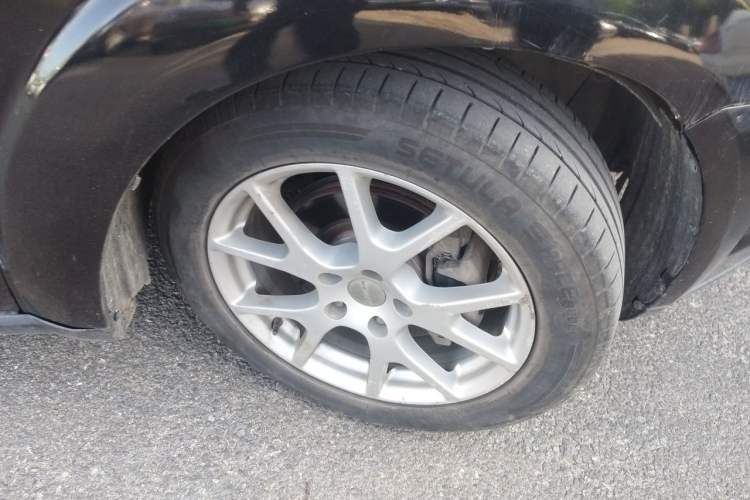 Used Dodge Journey 2013 2.4L Two-Wheel Drive Luxury Version Right Front Wheel Hub
