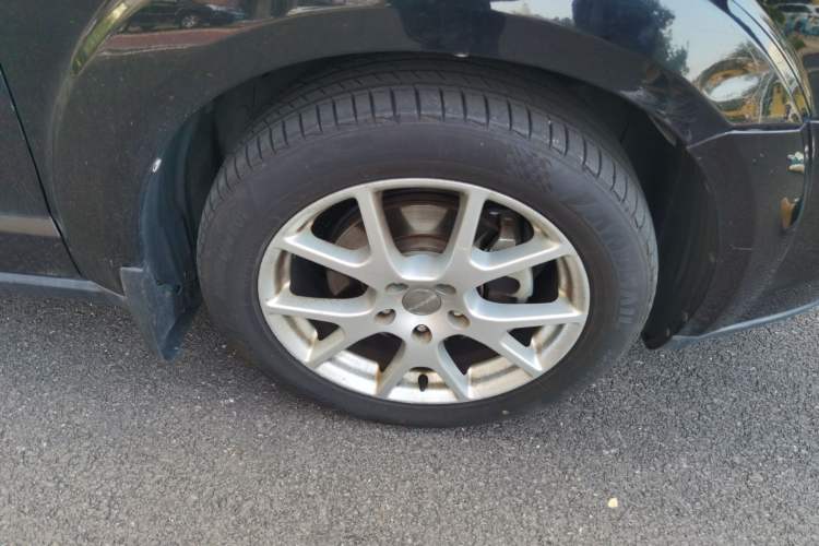 Used Dodge Journey 2013 2.4L Two-Wheel Drive Luxury Version Right Front Wheel Hub