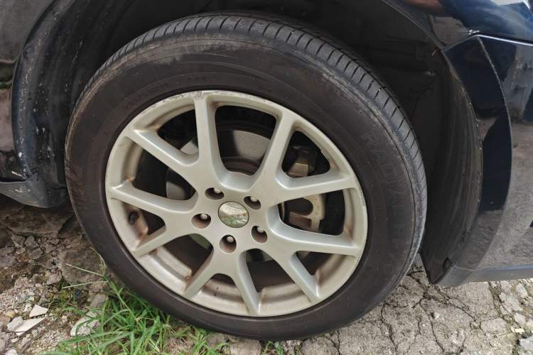 Used Dodge Journey 2013 2.4L Two-Wheel Drive Luxury Version Right Front Wheel Hub